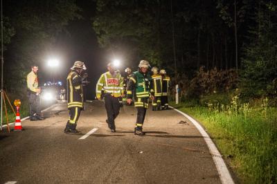 Murrhardt-Kirchenkirnberg: Frontalcrash zweier Pkw fordert mehrere Verletzte - Pkw schleudern ca. 300 Meter voneinander weg
